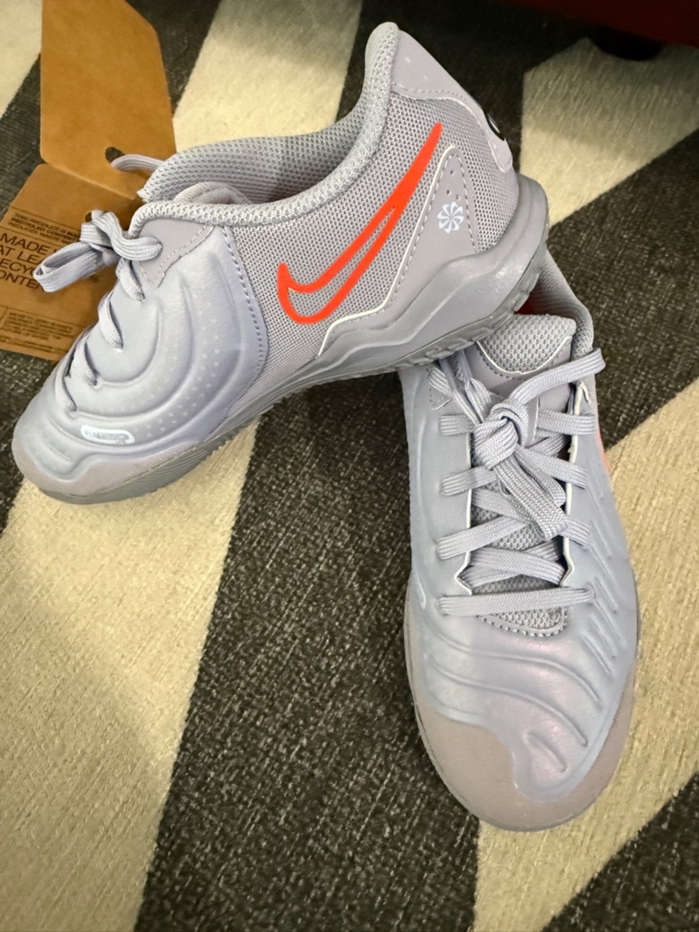 NIKE JR LEGEND SOCCER SHOE